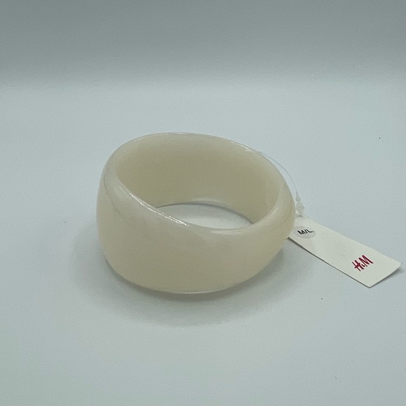 NWT H&M L/XL Ivory Lucite Bangle - Picture 2 of 8